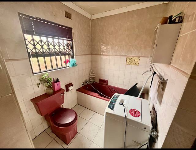 3 BEDROOM FREEHOLD FOR SALE IN MDANTSANE NU 17